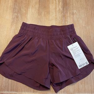 Tracker LR Short 4” *Lined Cassis Size 6